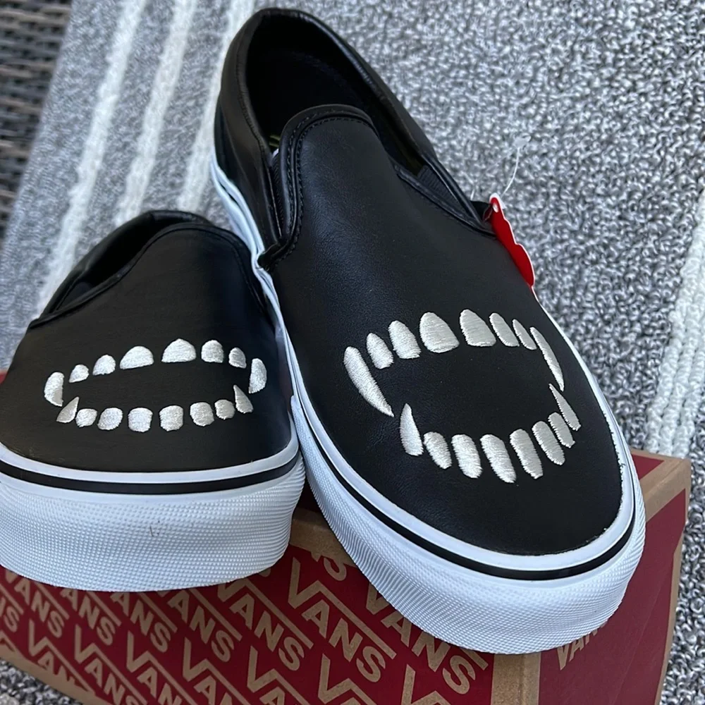 Vans Classic Slip-On Fangs Black/True White MENS - Picture 8 of 16